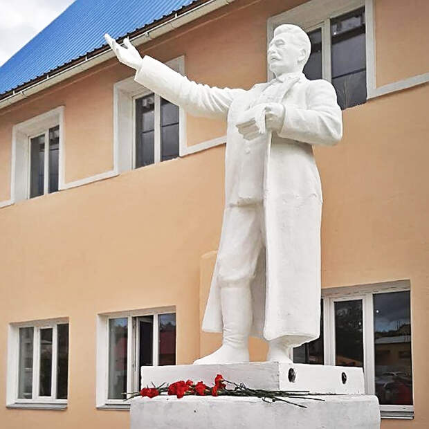 «Суть времени» восстановила памятник Сталину на Урале