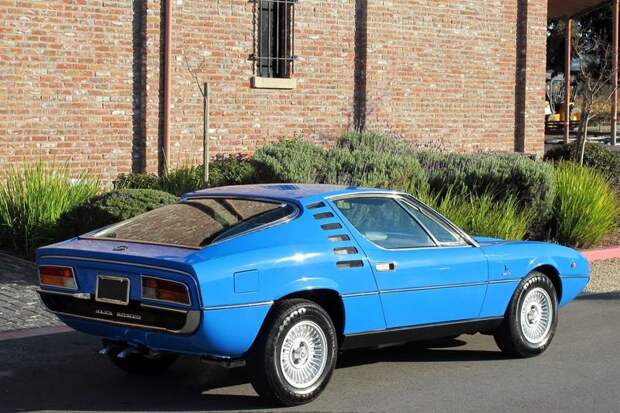 Редкое купе Alfa Romeo Montreal выставили на продажу (74 фото)