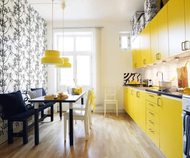 глянцевый фасад кухни ярко жёлтого цвета