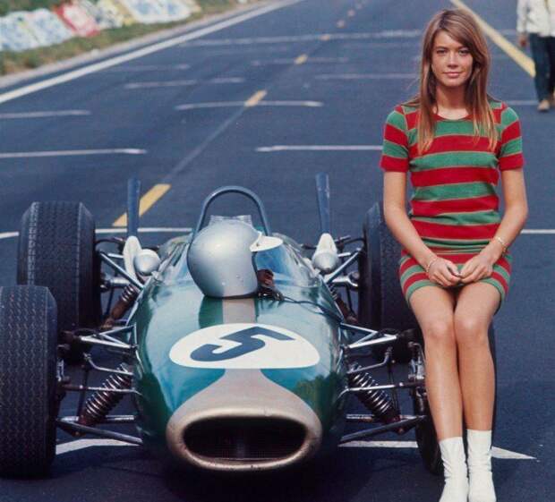Франсуаза Арди верхом на болиде Формулы 1. 1966 год. история, люди, мир, фото