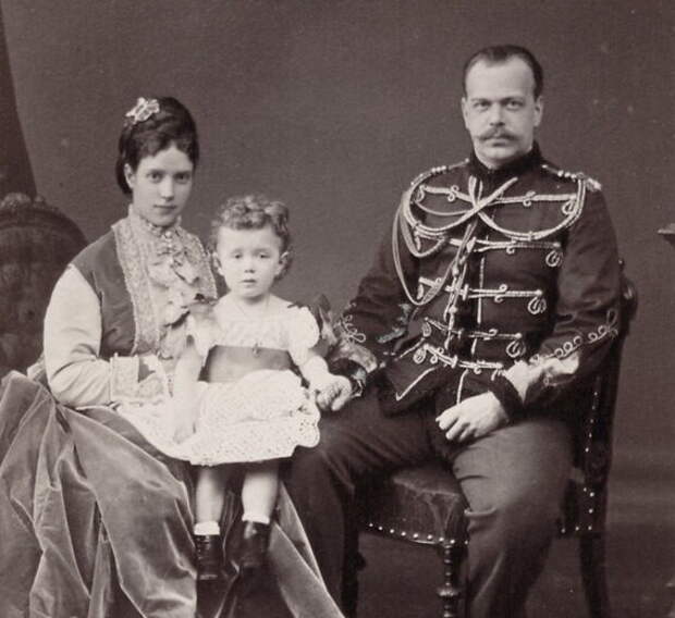 Великий князь Александр и Мария Федоровна с сыном Николаем