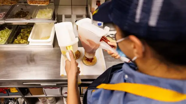 Санкционные войны: сколько безработных, что с зарплатами и как искать работу в Петербурге