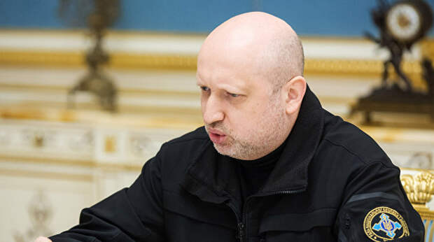 Турчинов вспомнил о Боге и свободе слова, защищая жену от ЛГБТ