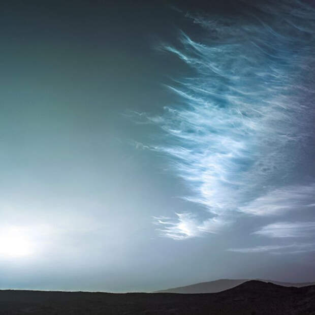 Голубые облака на марсианском небе незадолго до рассвета