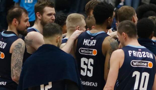 ФАН публикует видео встречи в Пулково баскетболистов «Зенита» с чемпионским кубком