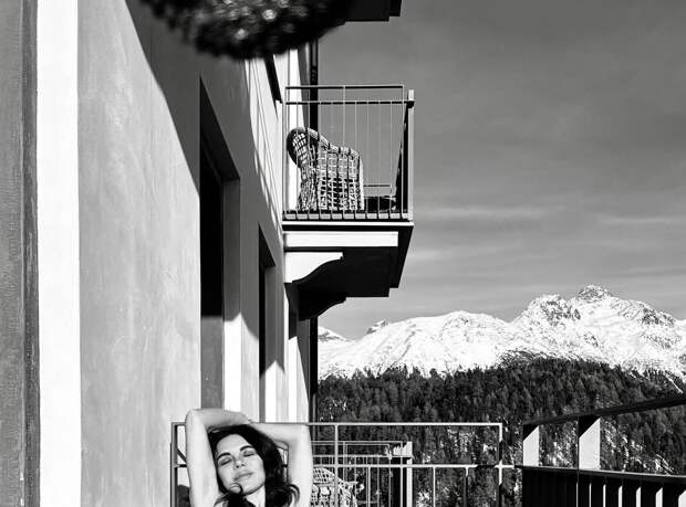 Певица Анна Плетнева опубликовала фото в бикини с горнолыжного курорта