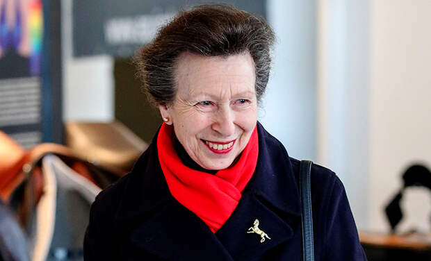 Принцесса Анна продолжает работать, несмотря на то что вся монархия ушла на карантин