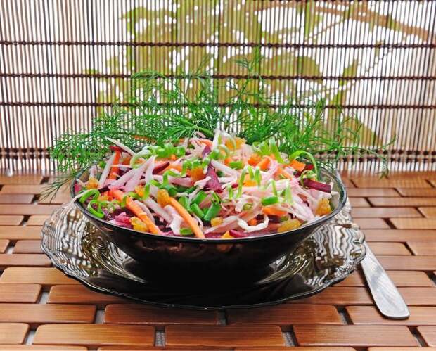 10 самых вкусных весенних салатов
