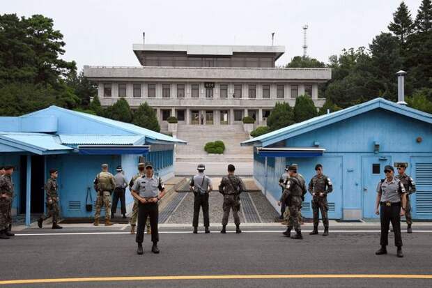 Демилитаризованная зона разделяет Северную и Южную Корею.
