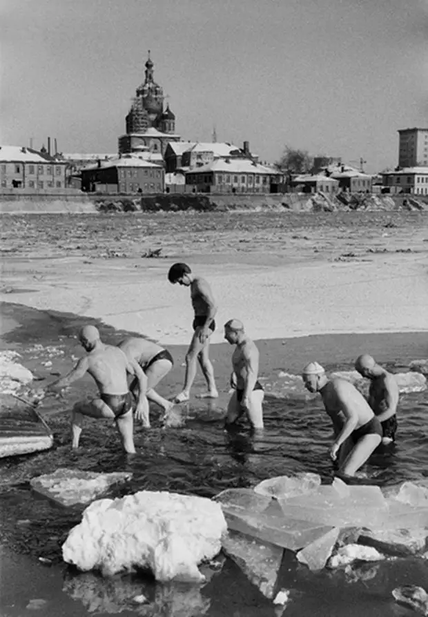 Видео разных лет. Новоспасский монастырь 70е годы. Купание в СССР. Моржи СССР. СССР купаются.