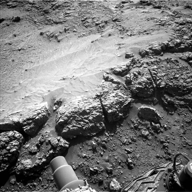 20 метров до новых открытий: Curiosity преодолевает препятствия на пути к вершине горы Шарп и обнаруживает новые геологические формации