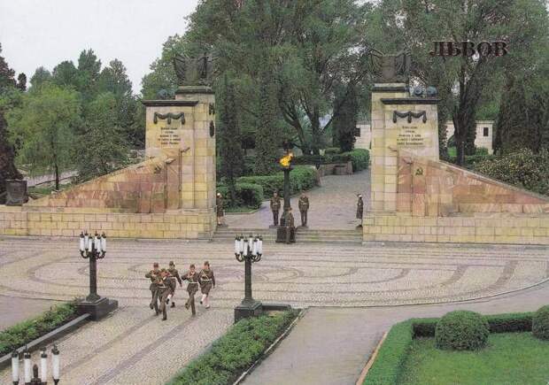 Вход на территорию мемориала, 80-е гг.