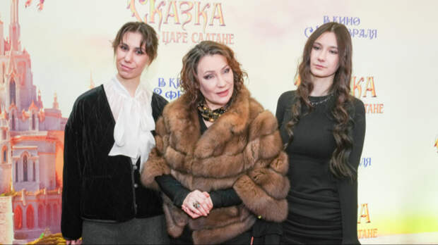 «Согласна служить курьером»: Тумайкина о воспитании детей