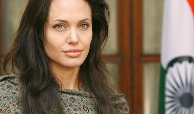 Картинки по запросу Анджелина Джоли оделась