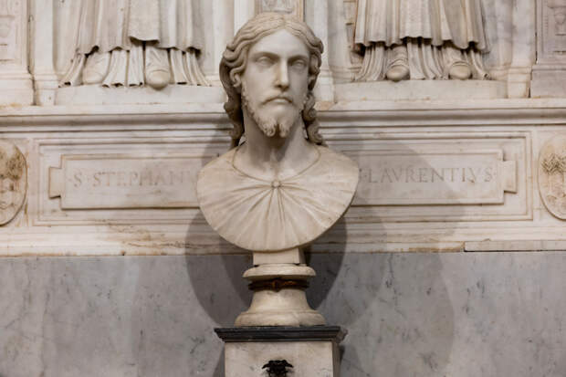 У входа в римскую церковь нашли утерянную скульптуру Микеланджело