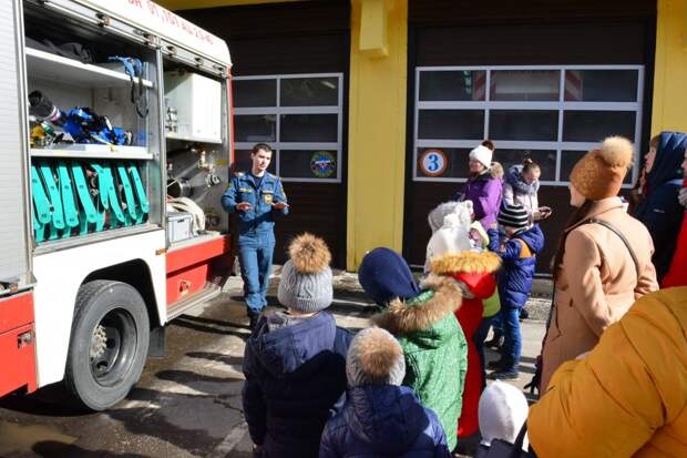 Школьники из СЗАО посетили пожарную часть