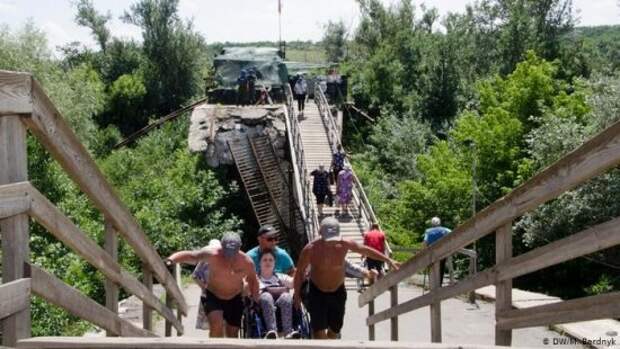 Украина врет ОБСЕ, что проводит разминирование моста в Донбассе