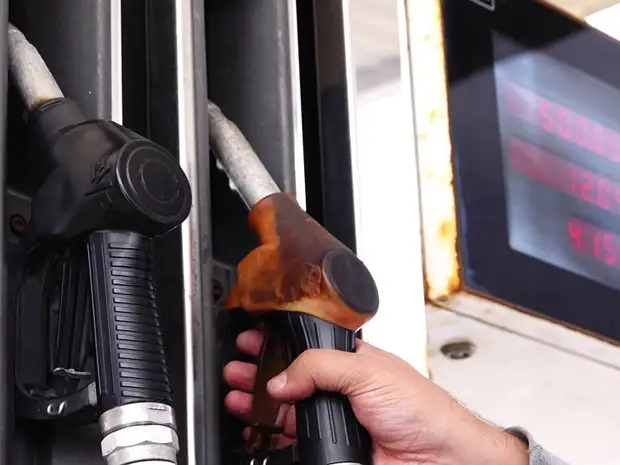 Почему после заправки высокооктановым топливом движок может начать «троить»