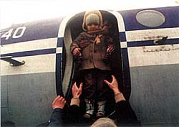 Пока не был пробит так называемый «Лачинский коридор», эвакуация детей из осаженного Степанакерта осуществлялась только по воздуху