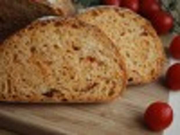 Хлеб на закваске с вялеными томатами