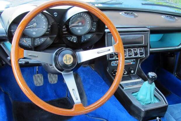 Редкое купе Alfa Romeo Montreal выставили на продажу (74 фото)