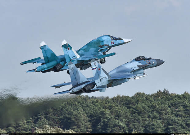 В новом индийском тендере MRFA примут участие российские истребители Су-35. Индийские эксперты говорят, что наибольшие шансы из наших самолётов имеет пара (на фото) Су-35, как истребитель завоевания господства и Су-34, как носитель ядерного оружия.  Фото russianplanes.net