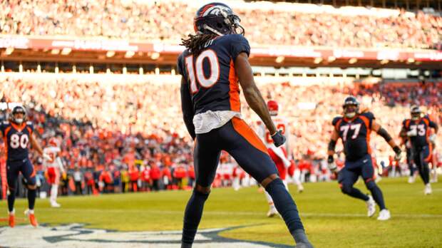 Jerry Jeudy celebrates a TD.