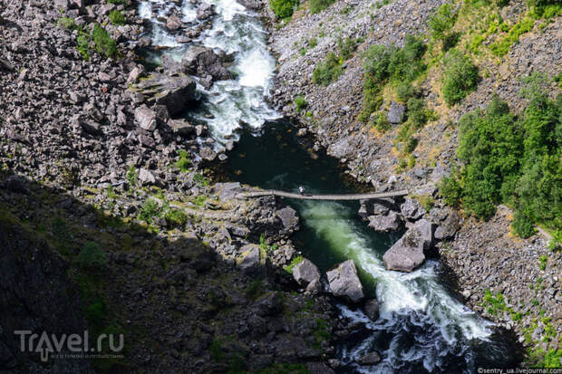 Водопад Voringsfossen и мост Hardangerbrua / Фото из Норвегии