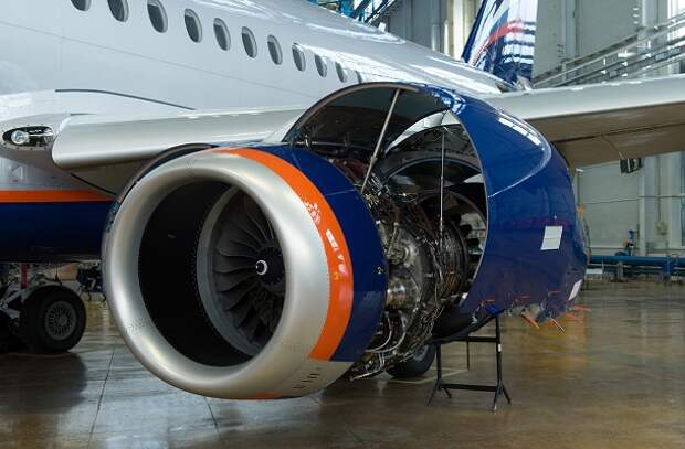 SSJ 100