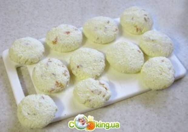 Сырники с курагой - приготовление 
