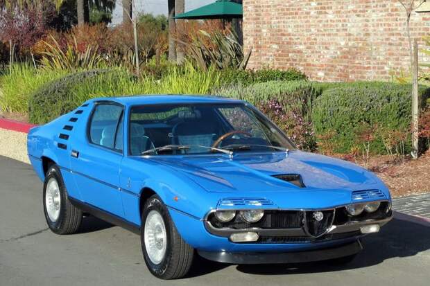 Редкое купе Alfa Romeo Montreal выставили на продажу (74 фото)