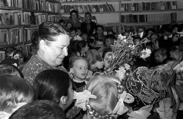 "ОН ОЧЕНЬ ЦЕНИЛ МОИ СТИХИ". КАК АГНИЯ БАРТО ПРЕДАВАЛА КОРНЕЯ ЧУКОВСКОГО