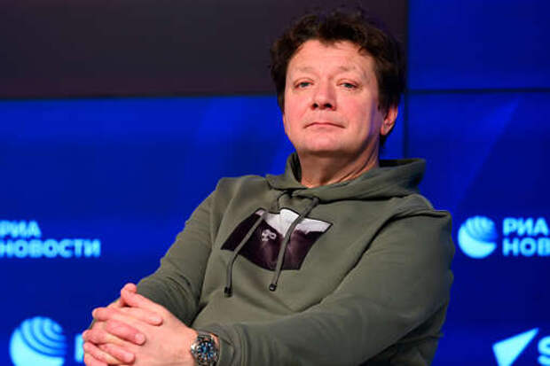 Актер Ян Цапник заявил, что мошенники продают его автографы в золотой рамке