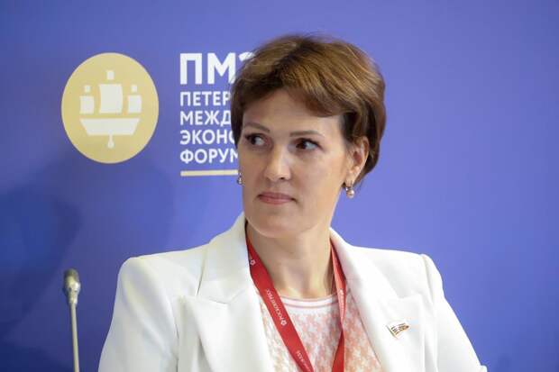 «Самый значимый праздник»: Филатова о том, когда пора разбирать ёлку и лучших подарках