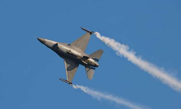 Остин: F-16 и обученные пилоты начнут прибывать на Украину в этом году