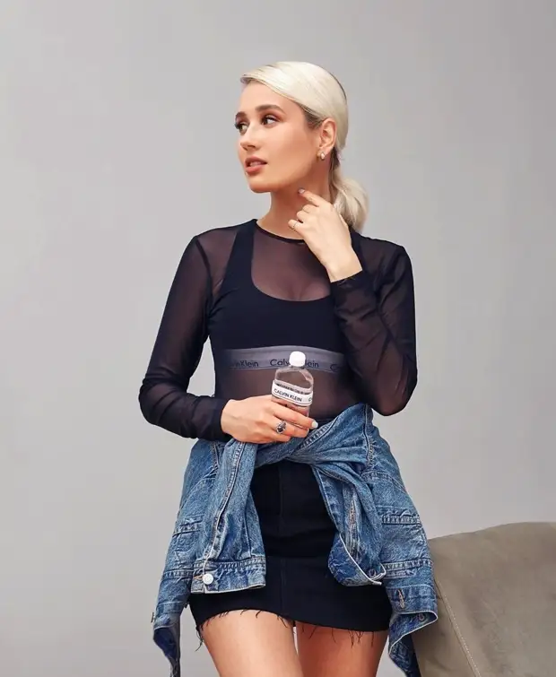 Клава Кока предстала в стильном образе