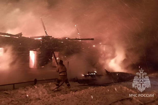 Школьный спортзал сгорел в Красноярском крае