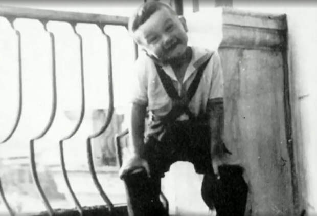 Леонид Серебренников в детстве (фото из передачи "Пока все дома")