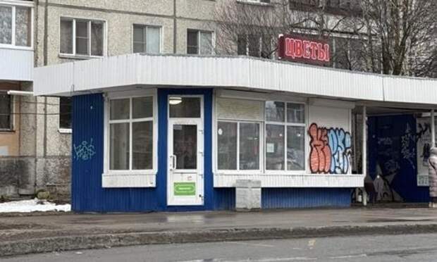 Владельцев ларьков в Архангельске обязали убрать граффити к началу мая