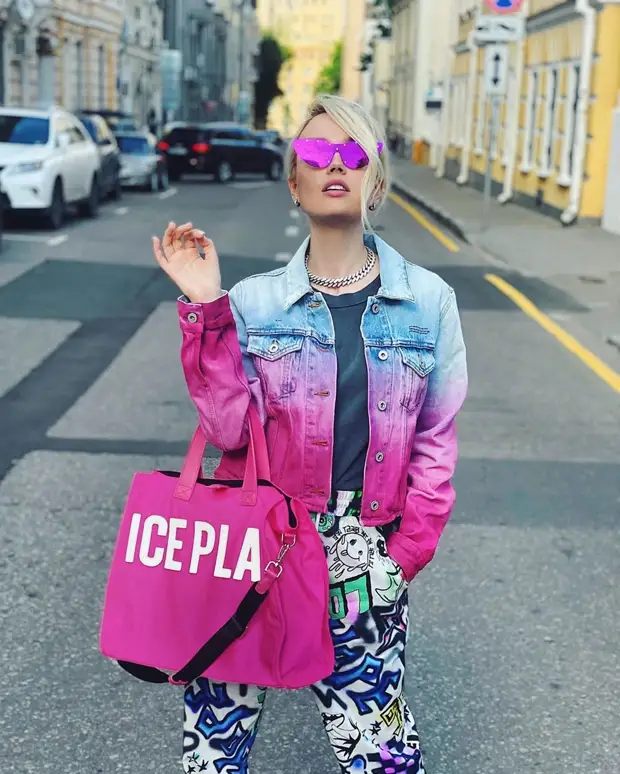 Клава Кока предстала в стильном образе