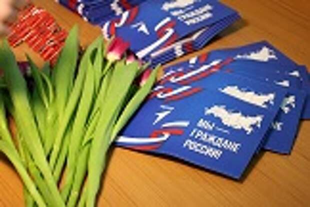 В Пензе полицейские вручили паспорта в рамках Всероссийской акции «Мы — граждане России!»