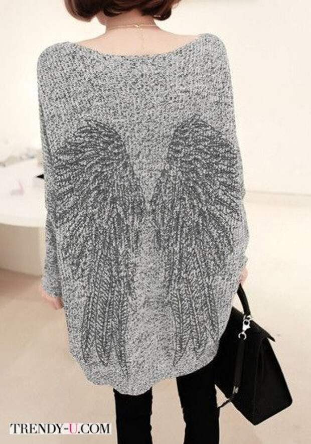 Серый пуловер с крыльями