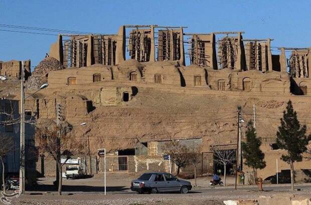 Ветряные мельницы, которые служат уже на протяжении 1000 лет (7 фото)