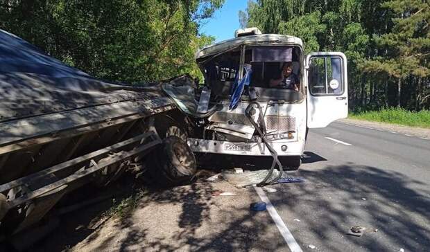Появились подробности ДТП с пассажирским автобусом и фурой в Нижегородской области