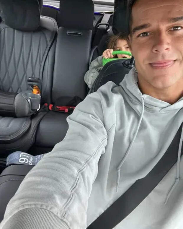 Рики Мартин с младшим ребёнком