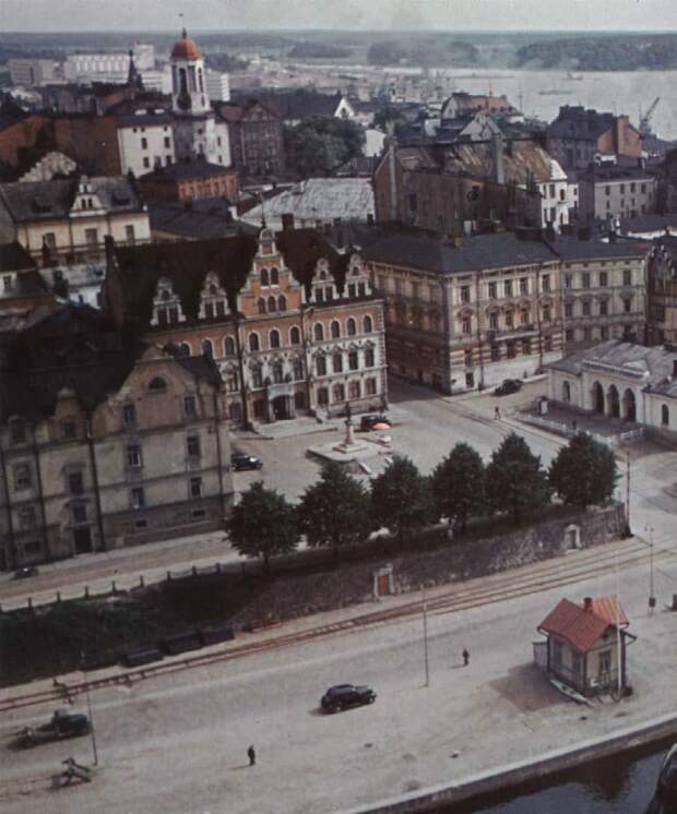 1939 Вид с башни Выборгского замка на площадь Торккелин Кнуутинпоян тори летом 1939