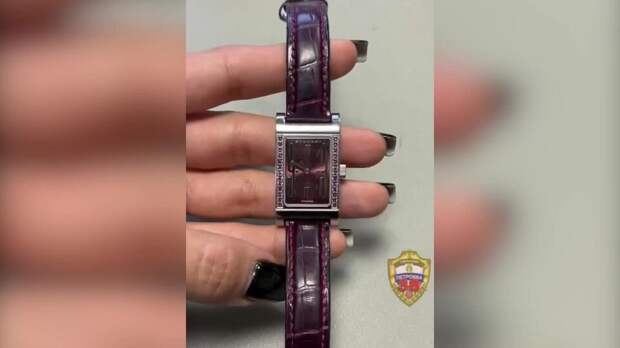 Студентка передала аферистам украшения и коллекцию часов на 17 млн