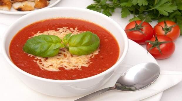Турецкий суп с томатом и сыром — это очень нежное и невероятно вкусное первое блюдо.