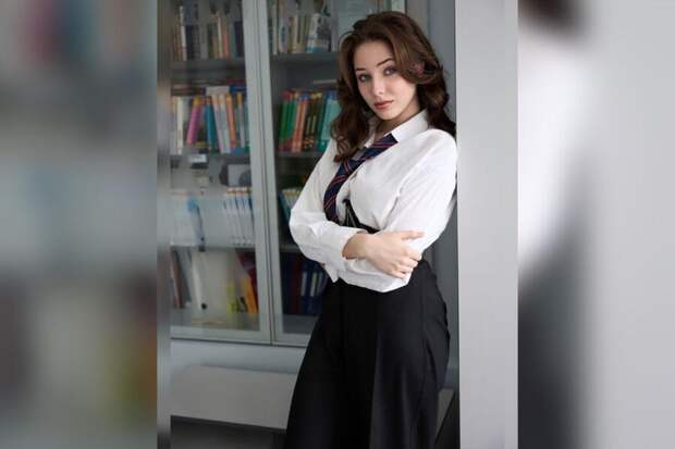 17-летняя дочь Юлии Началовой Вера окончила школу и показала выпускную фотографию