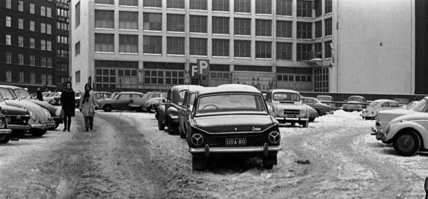 Ну тут много всего. Но во главе снимка горячо любимый финнами Ford Cortina. авто, автомобили, олдтаймер, ретро авто, ретро фото, старые автомомбили, финляндия